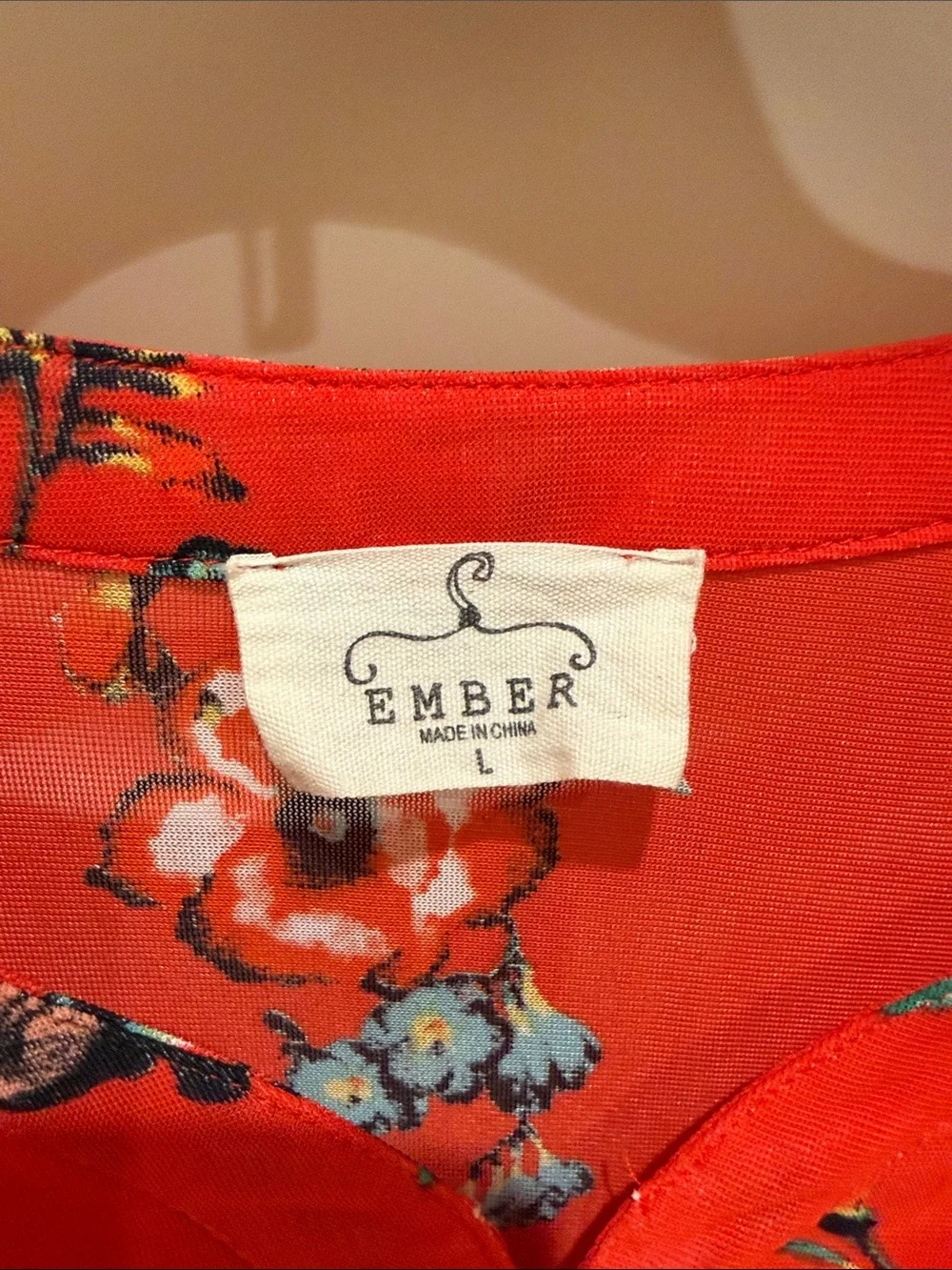 Red Floral V-Neck Buttoned Blouse - Picture 2 of 6